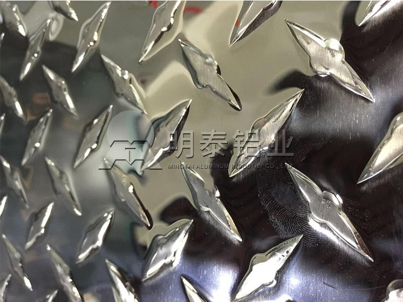 車廂用花紋鋁板合金規(guī)格有哪些？不同花紋板價格不同
