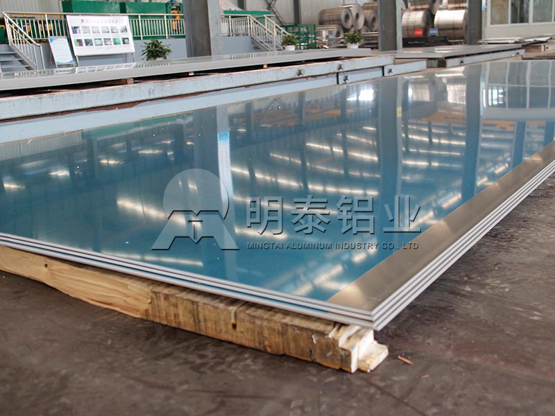 5052鋁板用于機械設(shè)備有哪些優(yōu)勢？一噸價格多少？